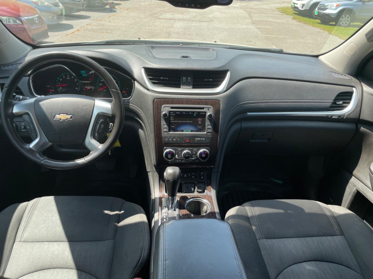 2017 SILVER /GRAY Chevrolet Traverse (1GNKRHKD8HJ) , located at 5103 Dorchester Rd., Charleston, SC, 29418-5607, (843) 767-1122, 36.245171, -115.228050 - Clean and Spacious Interior with Bose Stereo CD/AUX/Sat/Bluetooth, OnStar, Power Everything (windows, locks, seat, mirrors), Heated Seats, Power Liftgate, All-weather Mats, Rear Climate Control, Middle Captain's Seats, Keyless Entry, Alloy Wheels. Local Trade-in!! 131k miles Located at New Life Aut - Photo#17